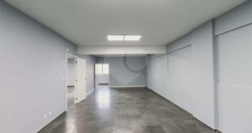 Sala comercial disponível para locação no bairro Vila Leopoldina.
