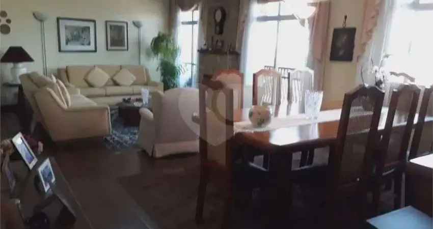 Apartamento à venda no bairro Lapa.
