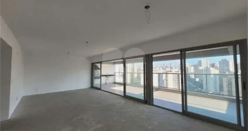 Apartamento à venda no bairro Vila Romana.
