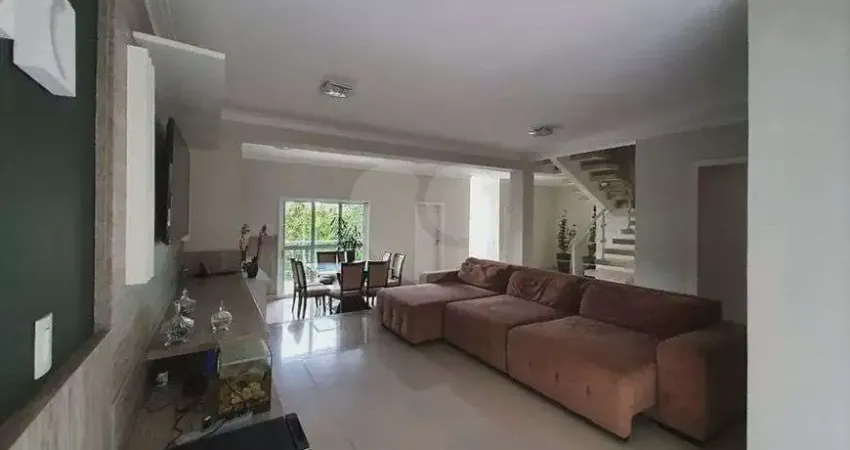 Casa em condominio à venda no bairro Itapevi.