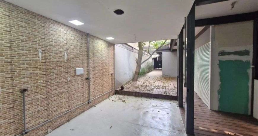 Casa com 2 dormitórios, 327 m² - venda por R$ 3.100.000 ou aluguel por R$ 19.838/mês - Alto da Lapa