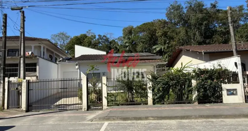 Casa com 4 quartos para alugar na Rua Júlio de Oliveira Borges, 225, João Costa, Joinville