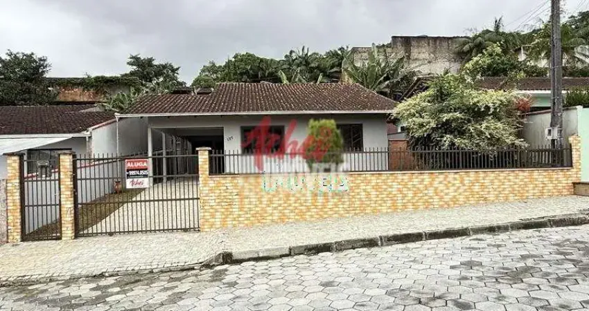 Casa para alugar na Rua Carlos Steffen, 137, Iririú, Joinville