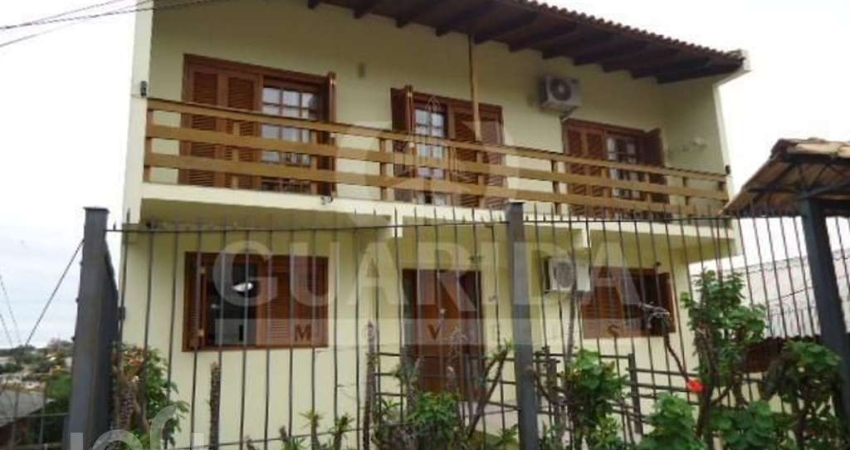 Casa com 3 quartos à venda na Natal, 241, Medianeira, Porto Alegre