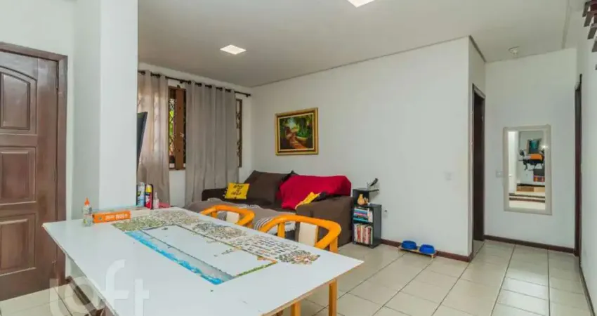 Casa com 3 quartos à venda na Rua Ari Peixoto Martins, 64, Espírito Santo, Porto Alegre