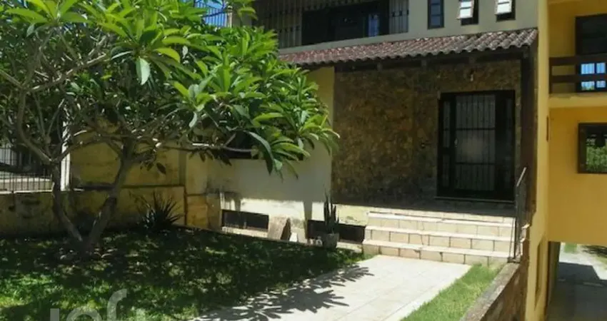 Casa com 4 quartos à venda na Rua Silvério Souto, 487, Teresópolis, Porto Alegre