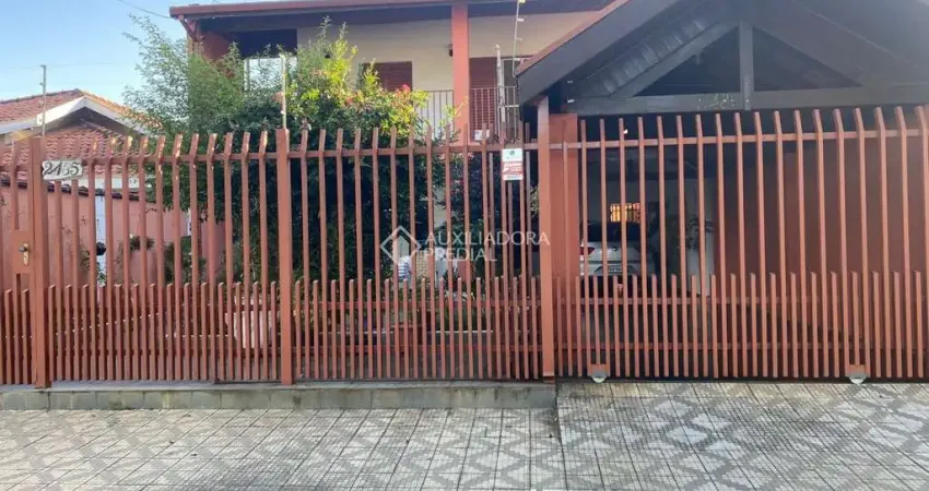 Casa com 3 quartos à venda na Rua José Vicente de Barros, 2485, Parque Santo Antônio, Taubaté