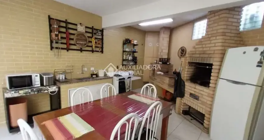 Casa com 3 quartos à venda na Rua Odilon Braga, 40, Vila Scarpelli, Santo André