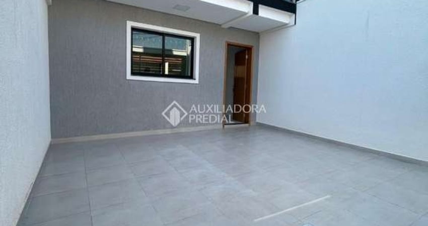 Casa com 2 quartos para alugar na Rua Petrogrado, 1103, Jardim Santo Alberto, Santo André