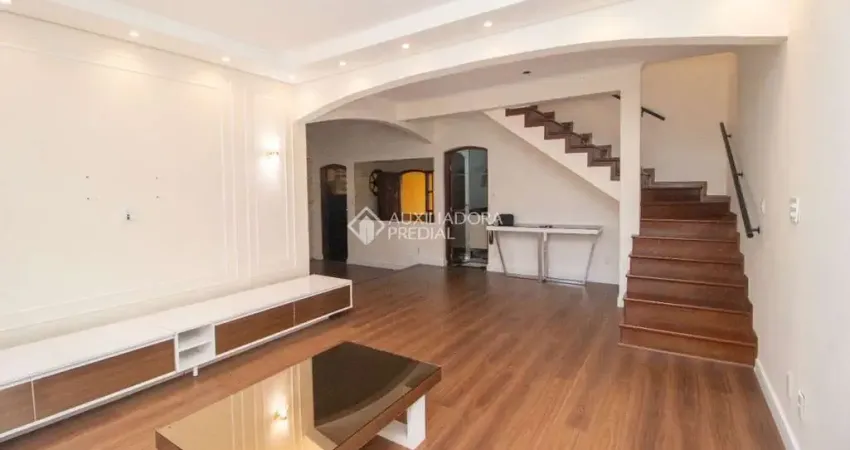 Casa com 3 quartos para alugar na Rua Marlene, 976, Nova Gerty, São Caetano do Sul