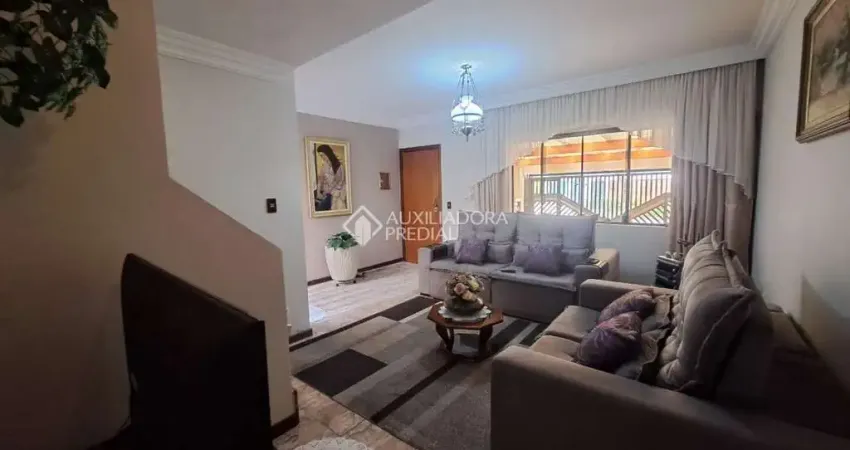 Casa com 3 quartos para alugar na Rua Luiz José Freire, 14, Santa Terezinha, São Bernardo do Campo