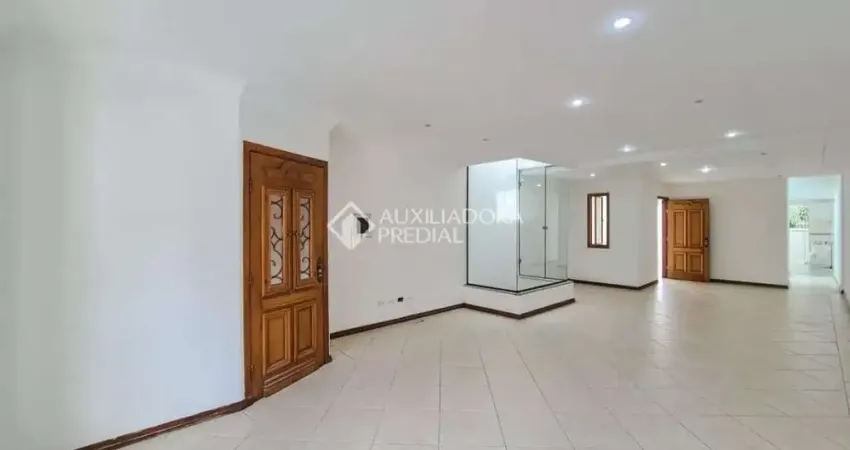 Casa em condomínio fechado com 4 quartos para alugar na Alameda Princesa Izabel, 256, Nova Petrópolis, São Bernardo do Campo