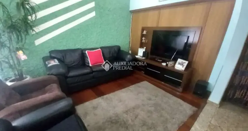 Casa em condomínio fechado com 3 quartos para alugar na Rua Paquequer, 102, Santa Maria, Santo André