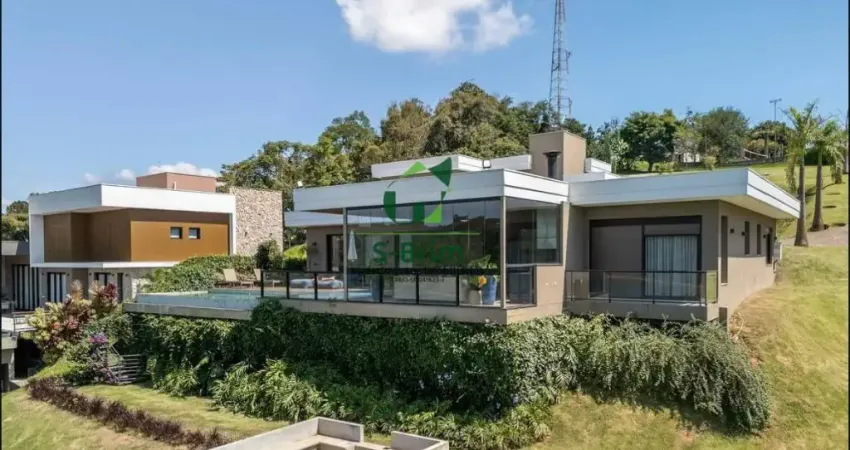 Casa de Alto Padrão em Nazaré Paulista - Frente para a Represa