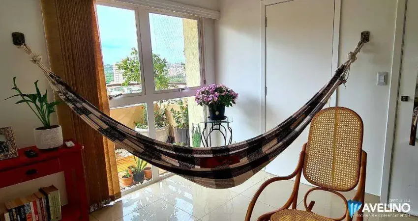 Apartamento amplo e reformado, com 4 quartos, sendo 1 suíte com closet