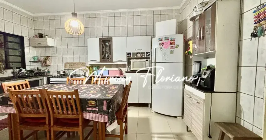 Casa Térrea - 2 dormitórios sendo 1 suíte + espaço gourmet