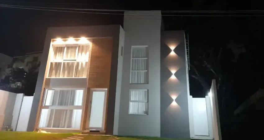 Vendo excelente casa em Condomínio Fechado!!! R$ 650.000,00