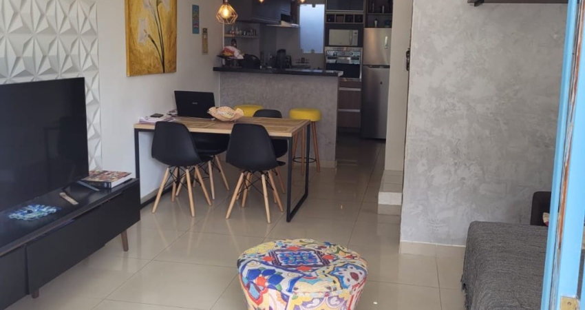 Vendo Excelente Village no Miragem ( Buraquinho) R$ 495.000,00.