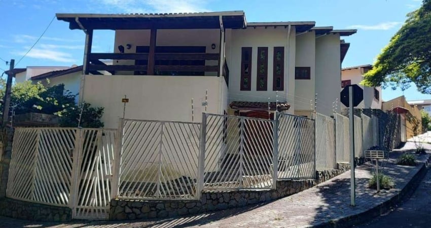 Sobrado com 5 dormitórios à venda, 400 m² por R$ 1.300.000,00 - Vila Sonia - Botucatu/SP