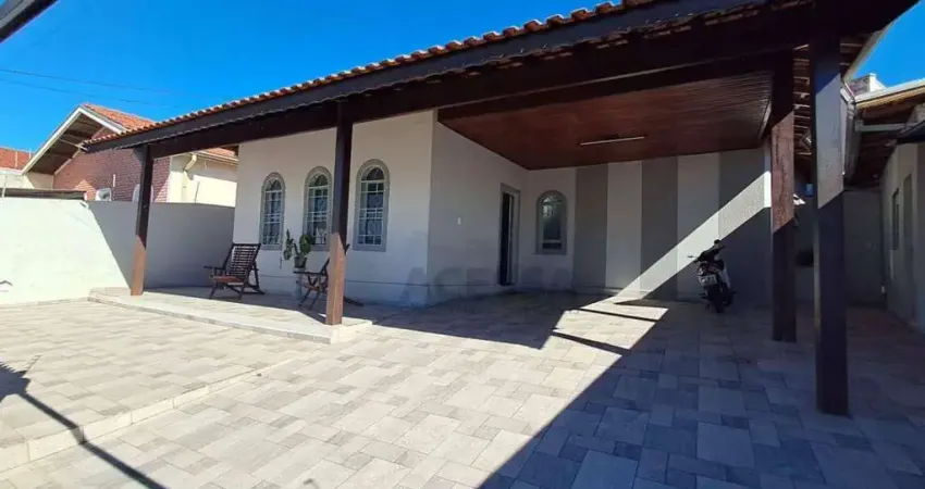 Casa com 3 dormitórios à venda, 240 m² por R$ 547.000 - Jardim Paraíso - Botucatu/SP