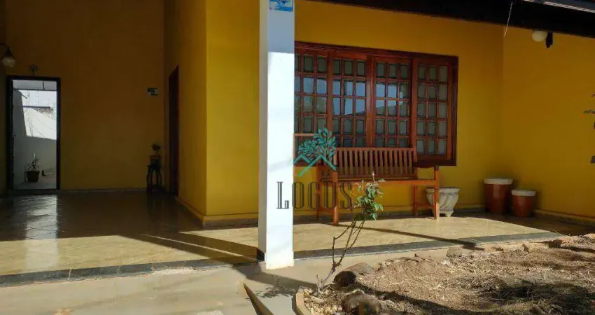 Casa com 3 dormitórios à venda por R$ 480.000,00 - Jardim Panorama - Botucatu/SP
