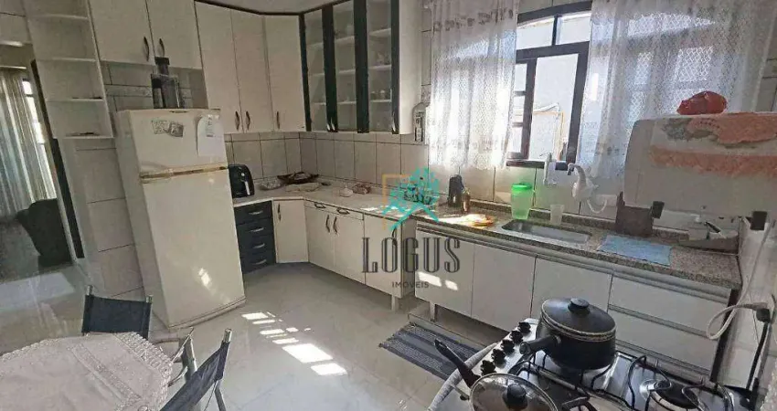 Sobrado bem distribuído com 379m² composto por 3 residências e com ponto comercial. à Venda R$1.280.000 - SBC/SP