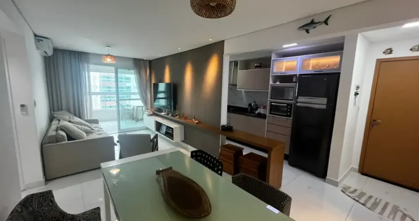 Excelente apartamento todo mobiliado de 2 dormitórios Frente Mar