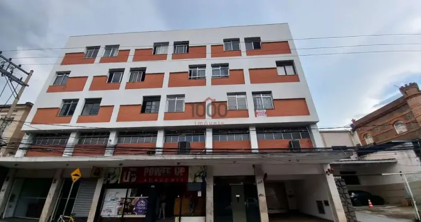 Apartamento reformado no Centro 3 quartos  2 banheiros 1 vaga