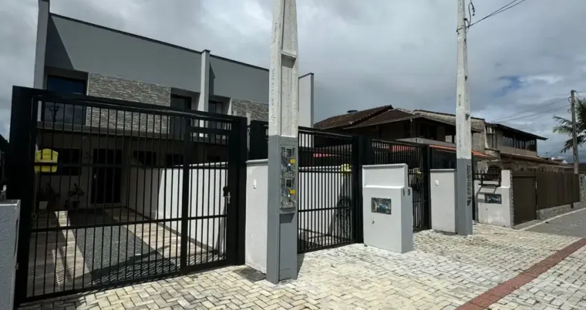 Sobrado geminado com 66m² com 2 quartos no coração do aventureiro