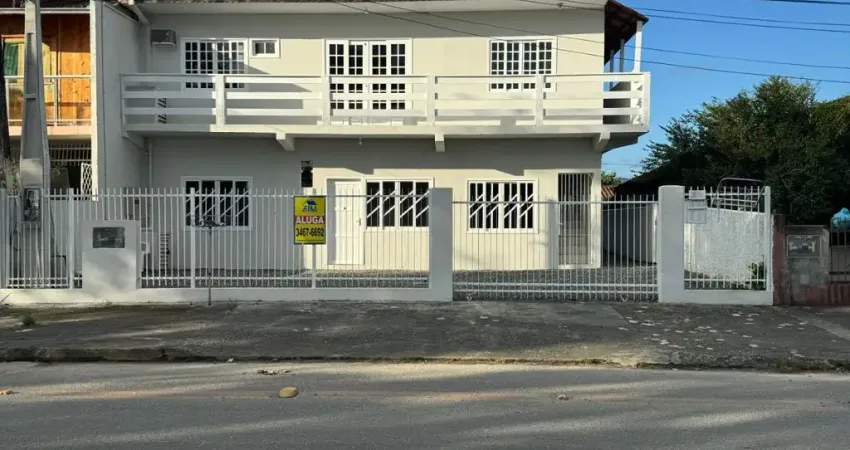 Sobrado com 8 Kitnets/conjugados para aluguel com 27/30m2 e 1 quarto cada