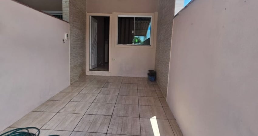 Sobrado Geminado com 2 quartos no Espinheiros!
