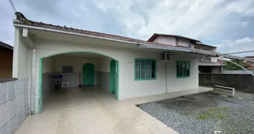 Casa com 7 quartos à venda na Rua Arara, 419, Aventureiro, Joinville