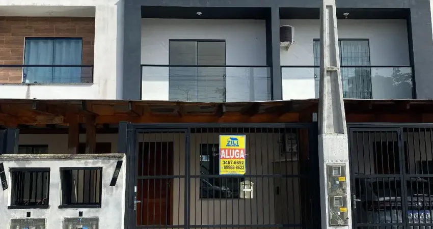 Sobrado geminado medindo 79 metros, localizado no Bairro Espinheiros, Joinville/SC.