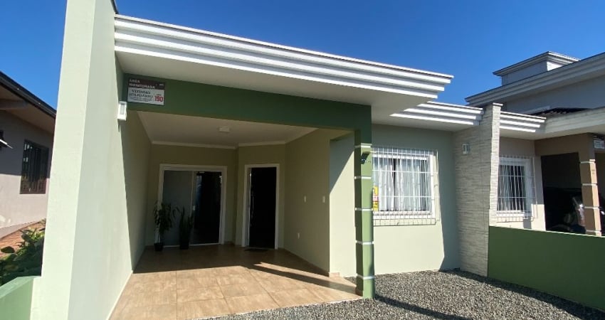 Lindo geminado medindo 115m², localizado no bairro Comasa, Joinville/SC.