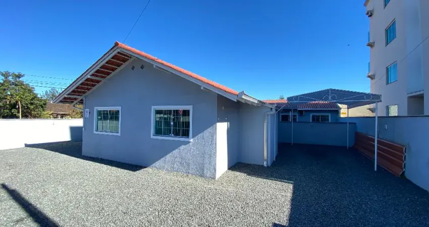 Casa com 3 quartos para alugar na Rua Realcy Silveira, 318, Aventureiro, Joinville