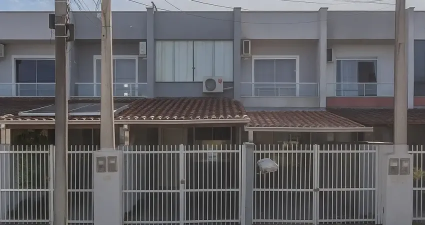 Casa á venda com 2 quartos amplos, perfeita para quem busca conforto e praticidade no dia a dia.