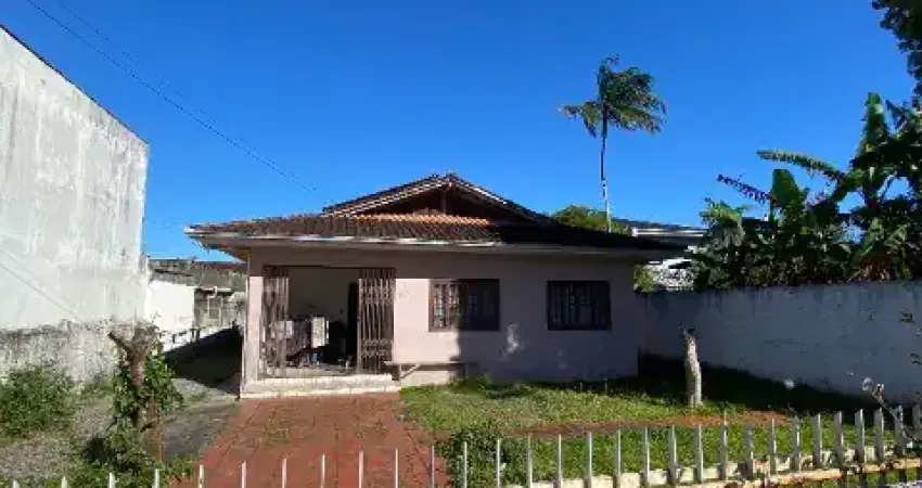 Baixou o preço - casa com 3 quartos em uma lateral da rua guaira. terreno com 450m²