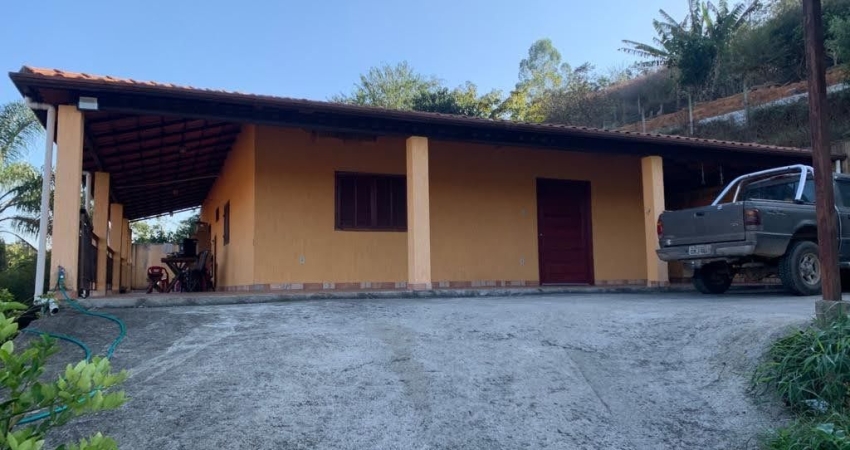 Ótima localização, casa com três dormitórios no Condomínio  Recanto do sol