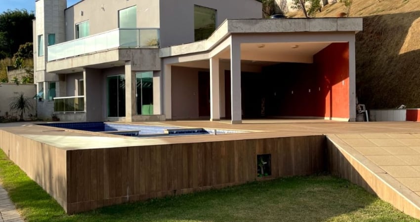Maravilhosa casa dúplex, com área gourmet, piscina, jardin