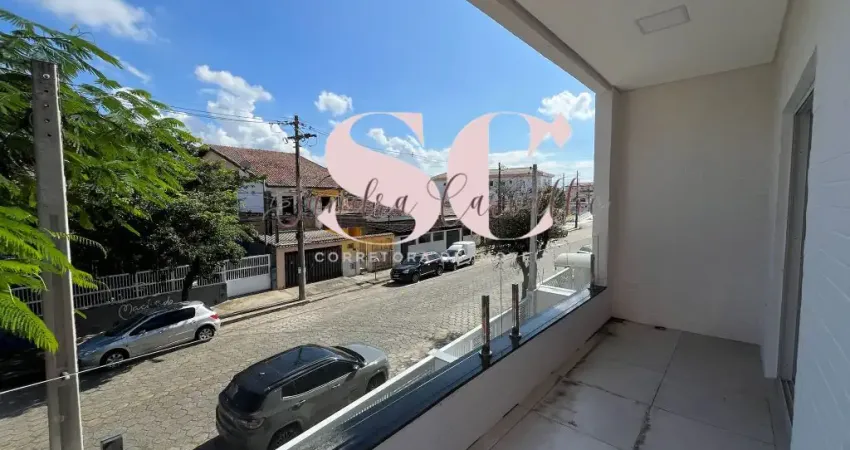 Oportunidade Incrível no Casqueiro – Casa Sobreposta Alta, Moderna e Espaçosa!