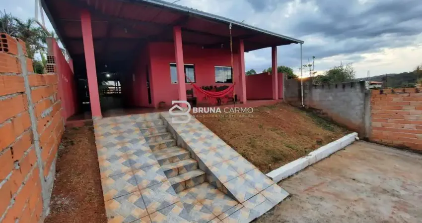 Chácara de 500m² com fogão a lenha e piscina no Parque do Lago