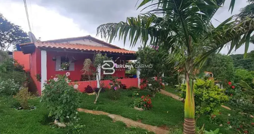 Sitio a venda em Itaguara-MG com 02 quartos e pomar todo formado!