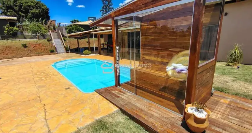 Vendo chácara em Medeiros com 03 quartos, piscina, sauna e playgroud!