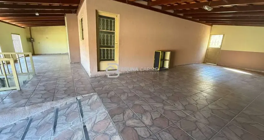 Casa a venda em excelente localização a 2 km da faculdade de itaúna mg!