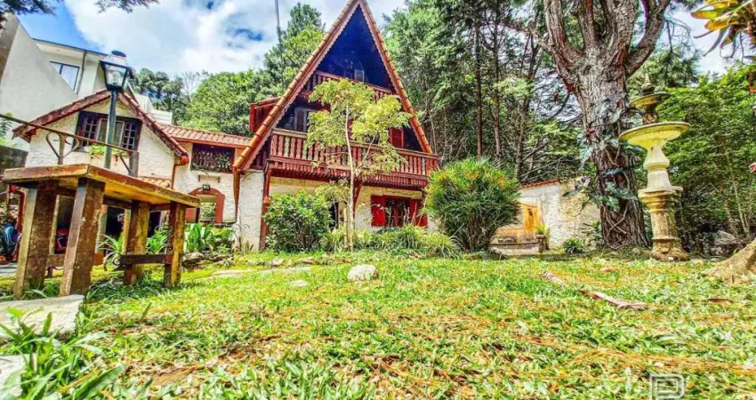 Casa com 3 dormitórios à venda, 137 m² por R$ 780.000,00 - Cascata dos Amores - Teresópolis/RJ