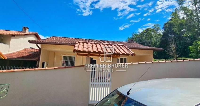 Casa com 3 dormitórios à venda, 144 m² por R$ 800.000,00 - Comary - Teresópolis/RJ