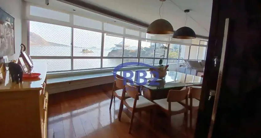 Apartamento vista mar de 4 quartos sendo 1 suíte e 2 vagas de garagem