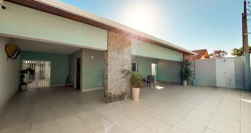 Casa térrea reformada e mobiliada com 3 dormitórios e  piscina no cibratel | itanhaém