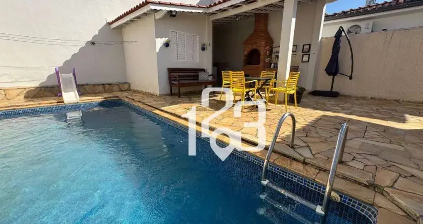 Casa com 3 dormitórios à venda, 209 m² por R$ 795.000,00 - Jardim Europa - Bragança Paulista/SP