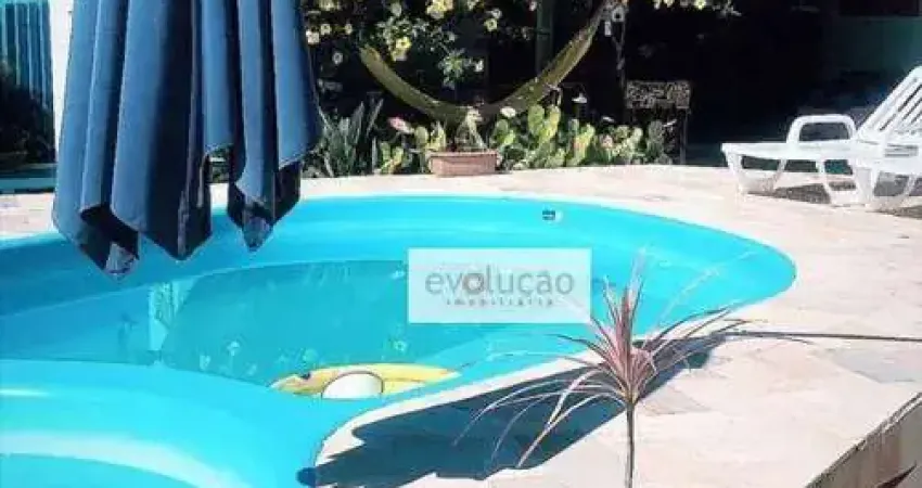 Casa com piscina 3 Q e 1 suite - amplo quintal - paisagismo